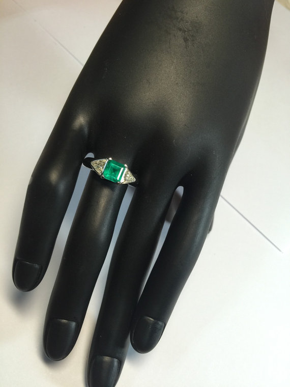 1.88ct COLOMBIAN Emerald & 2 Trillion Diamonds In 18K Solid WHITE Gold Handmade Ring