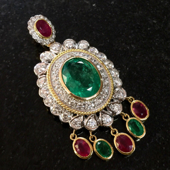 EMPEROR 19.61TCW COLOMBIAN Emerald & Diamonds in 18K solid gold pendant