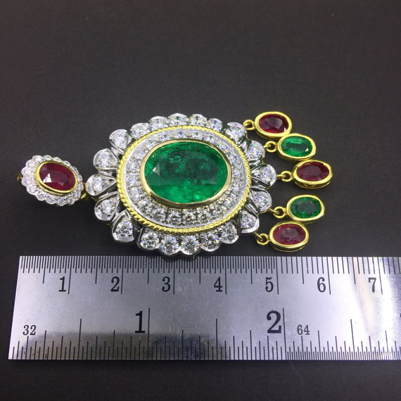 EMPEROR 19.61TCW COLOMBIAN Emerald & Diamonds in 18K solid gold pendant