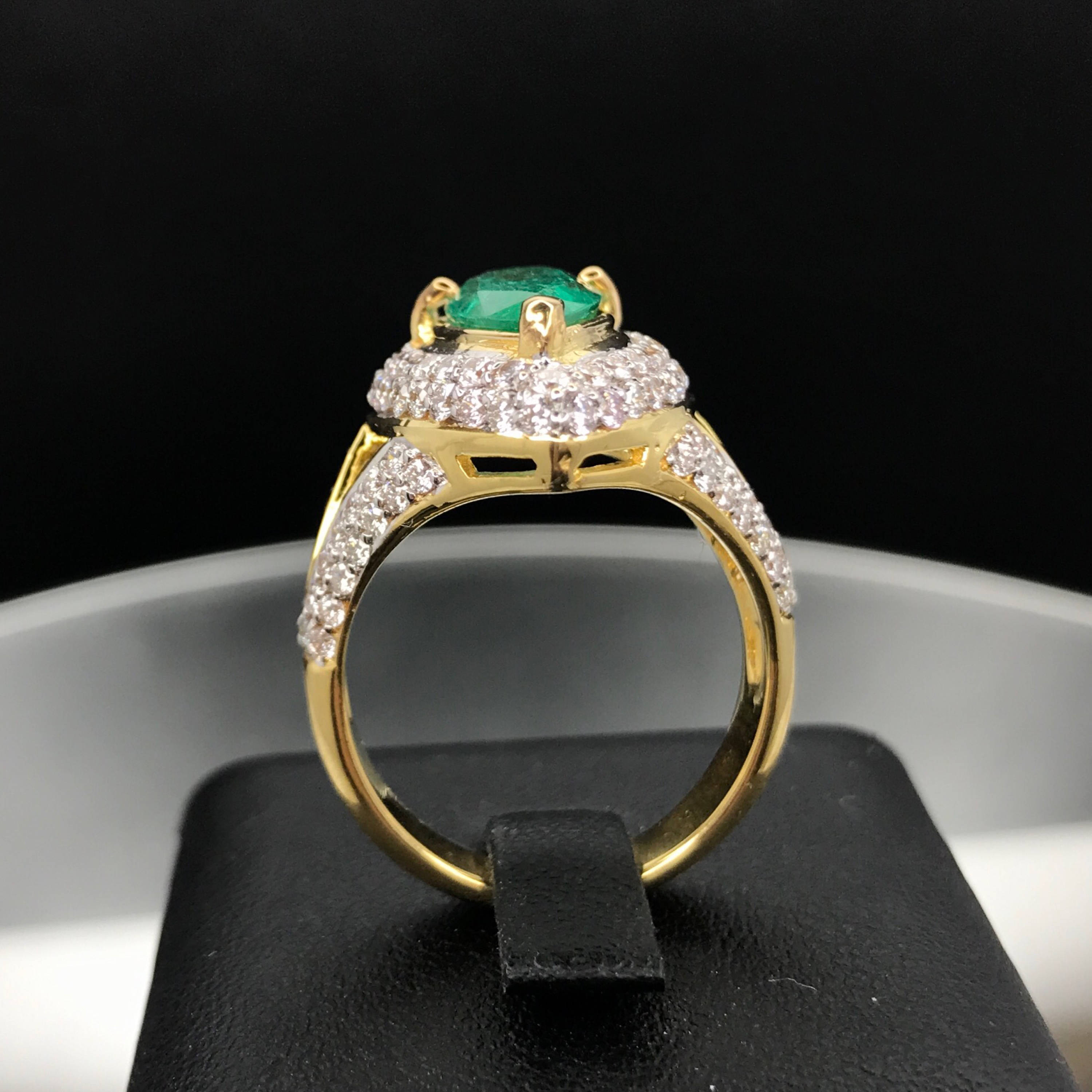 SPARKLING! 4.59TCW EMERALD & Diamonds in 18K solid yellow gold ring