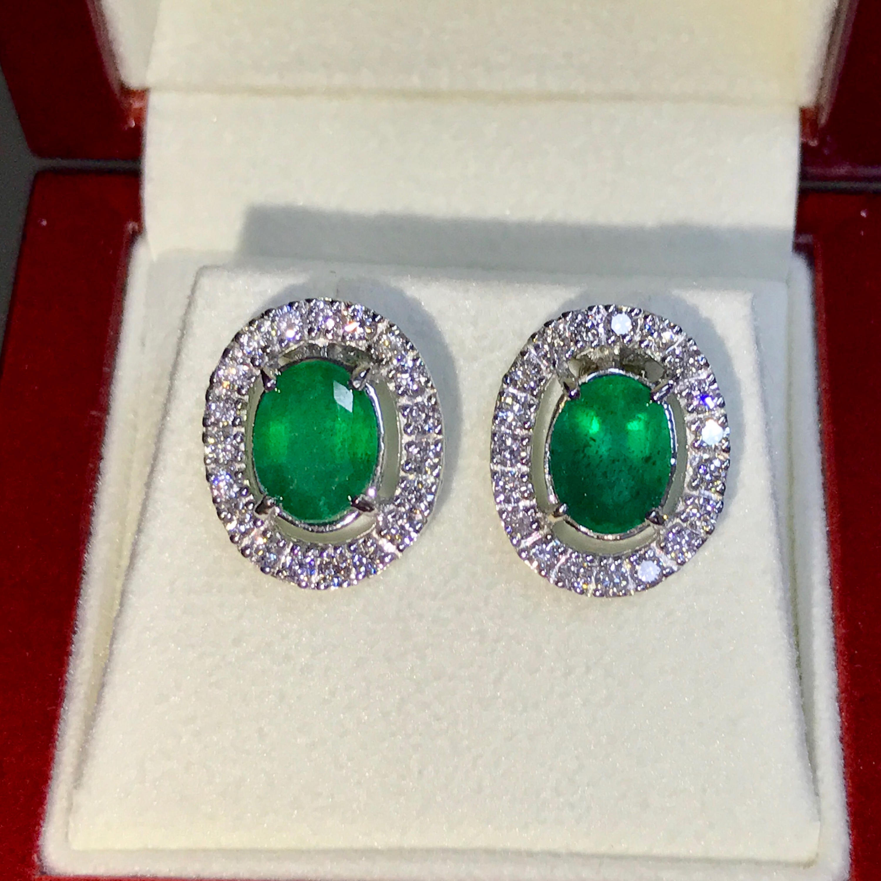 VIVID! 4.82TCW Emerald & VS Diamonds in 18K solid white gold earrings studs natural certified zambian