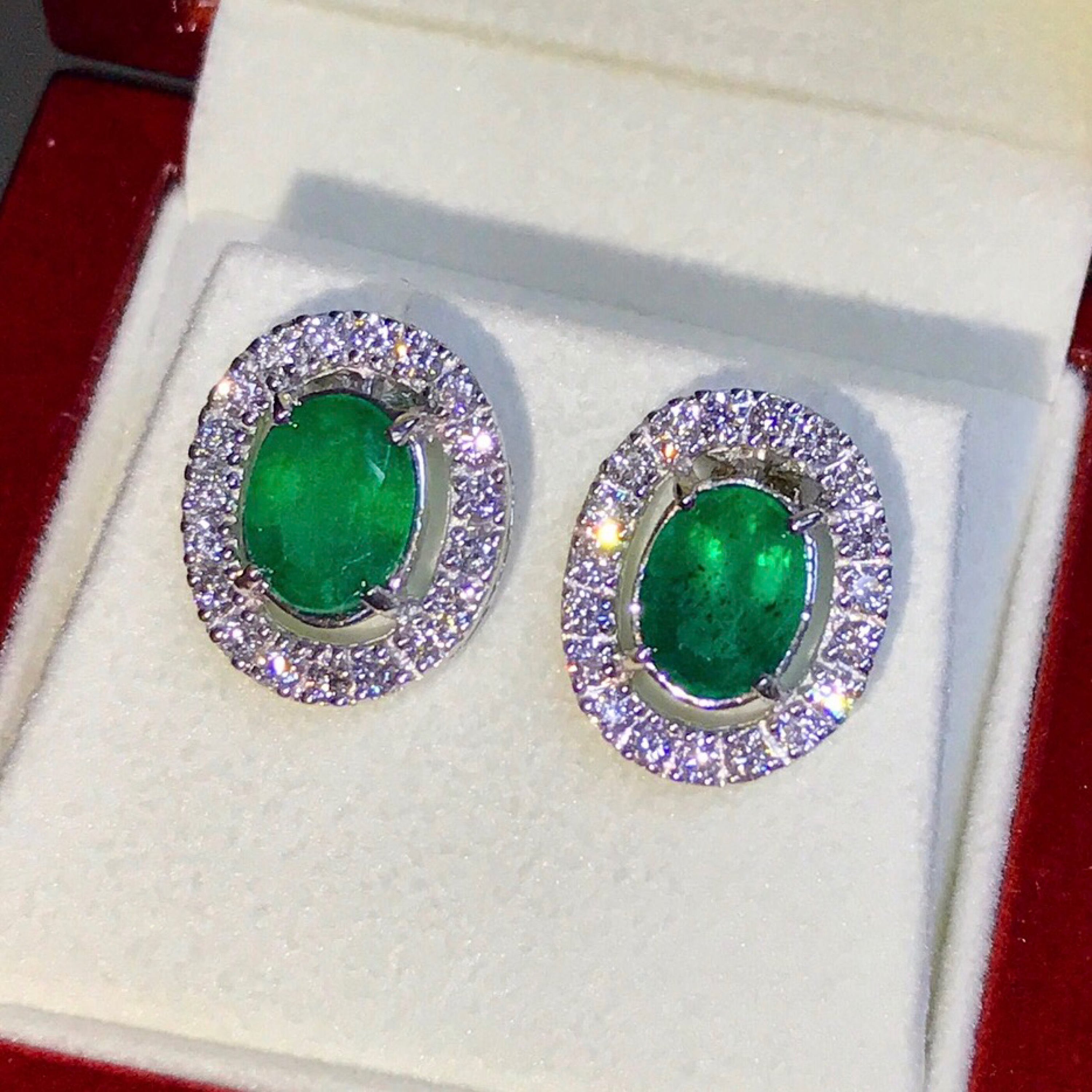 VIVID! 4.82TCW Emerald & VS Diamonds in 18K solid white gold earrings studs natural certified zambian