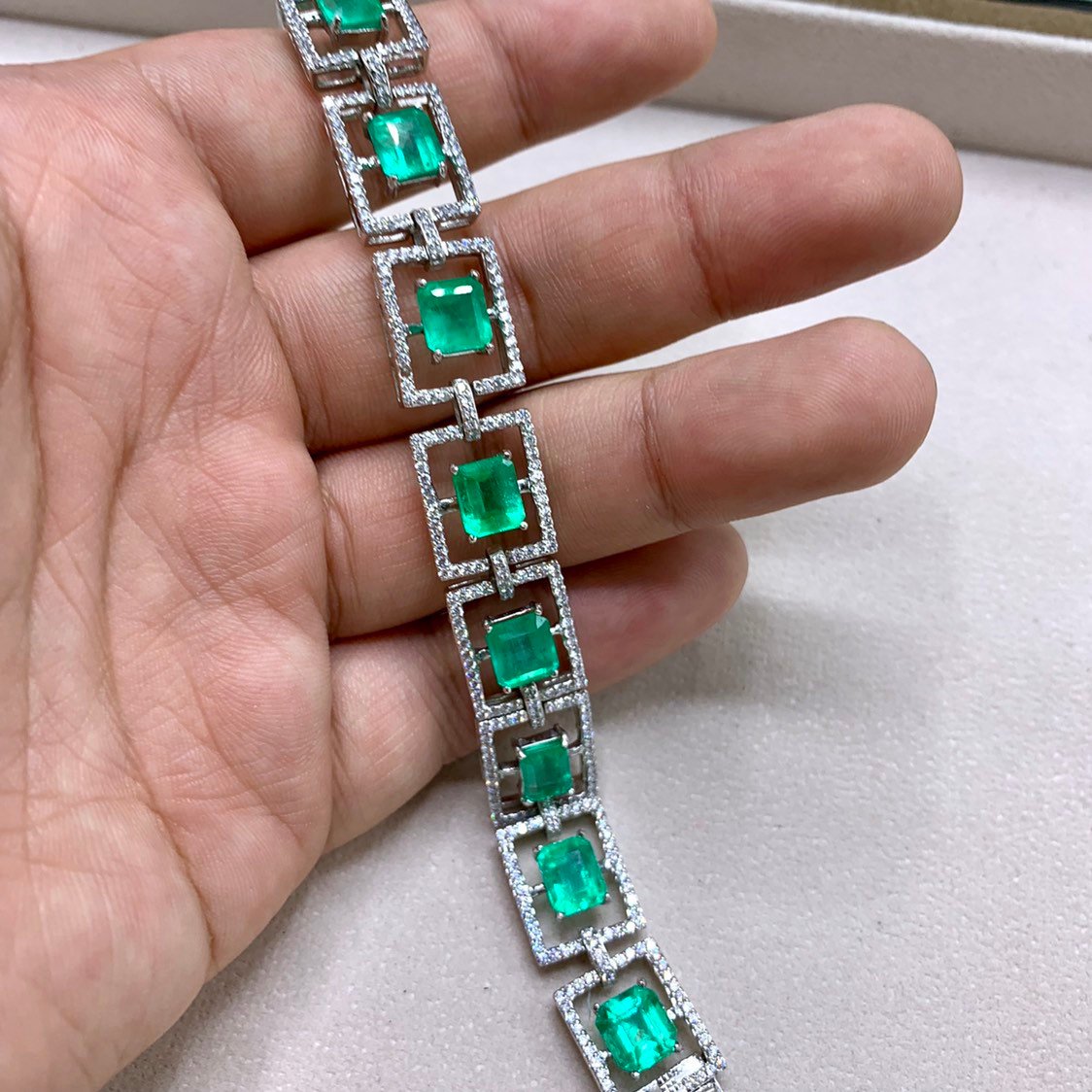 ART DECO 19.69TCW Emerald & Diamonds in 18K solid white gold handmade bracelet tennis