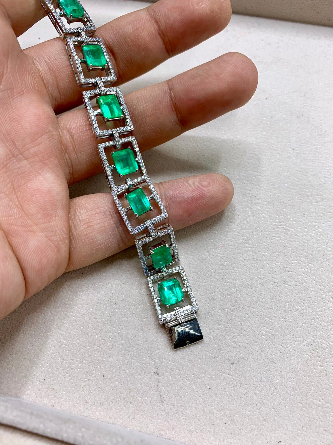 ART DECO 19.69TCW Emerald & Diamonds in 18K solid white gold handmade bracelet tennis