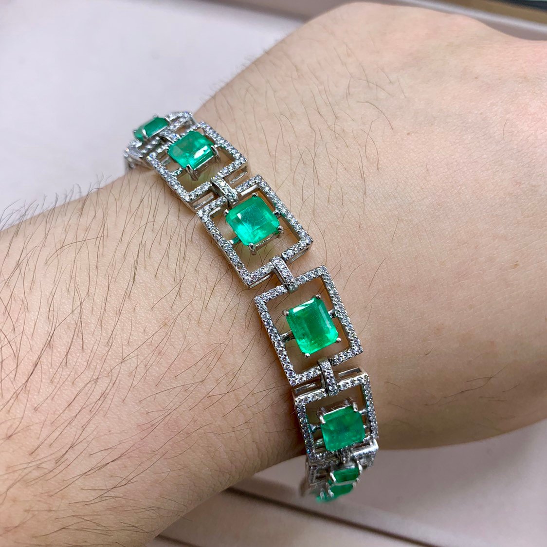 ART DECO 19.69TCW Emerald & Diamonds in 18K solid white gold handmade bracelet tennis