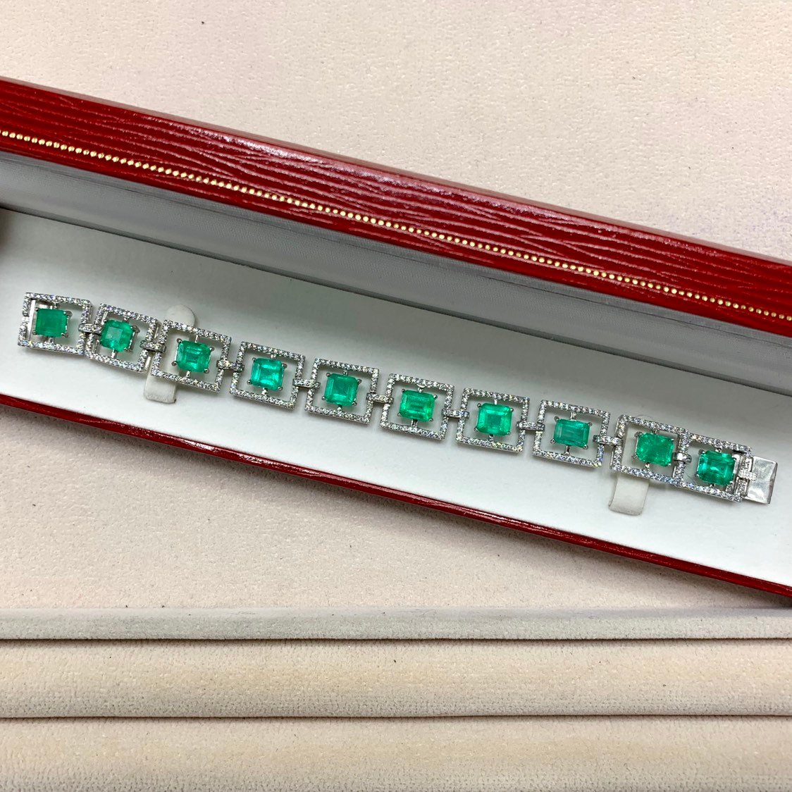 ART DECO 19.69TCW Emerald & Diamonds in 18K solid white gold handmade bracelet tennis