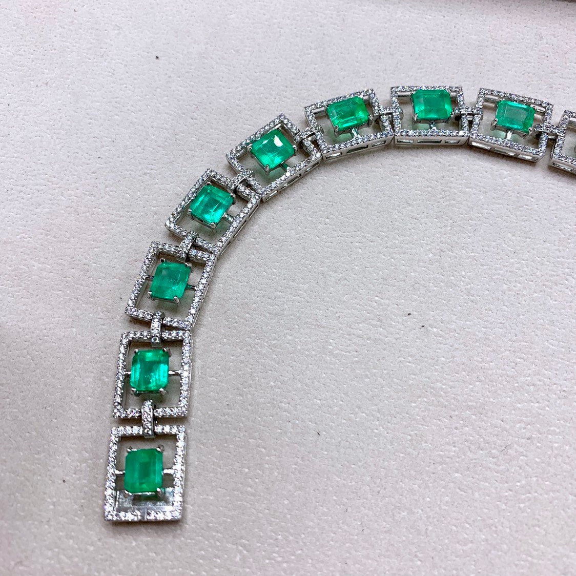 ART DECO 19.69TCW Emerald & Diamonds in 18K solid white gold handmade bracelet tennis