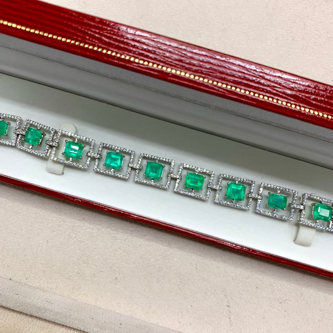 ART DECO 19.69TCW Emerald & Diamonds in 18K solid white gold handmade bracelet tennis