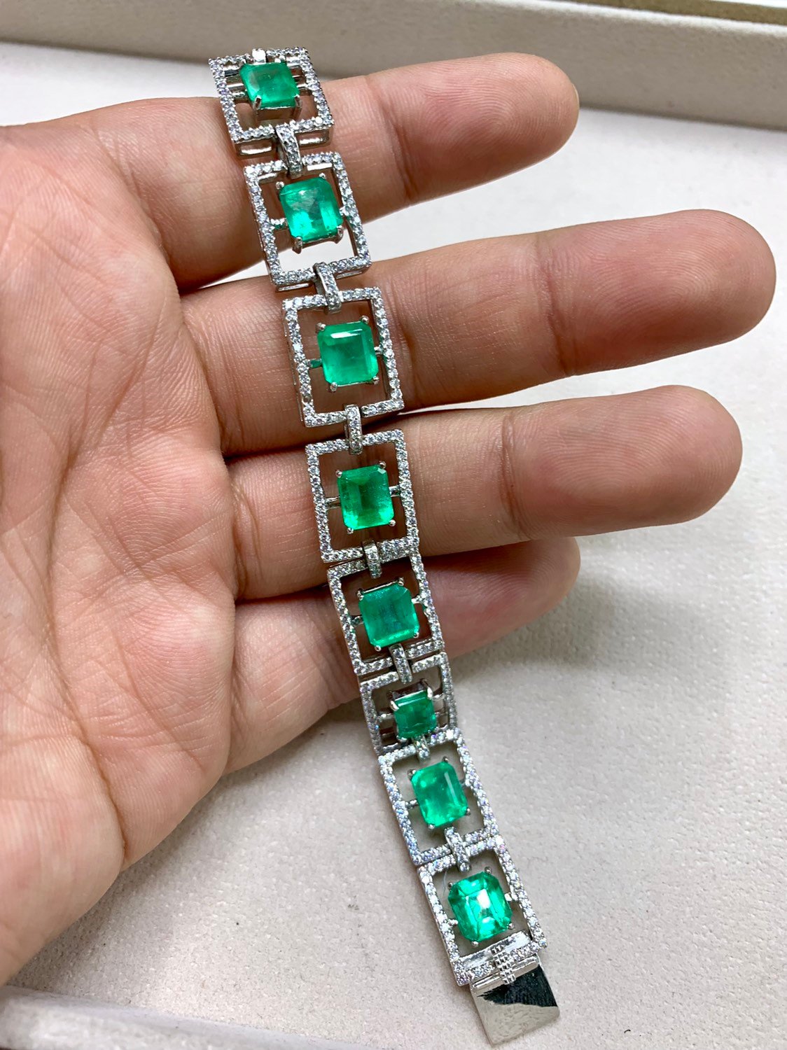 ART DECO 19.69TCW Emerald & Diamonds in 18K solid white gold handmade bracelet tennis