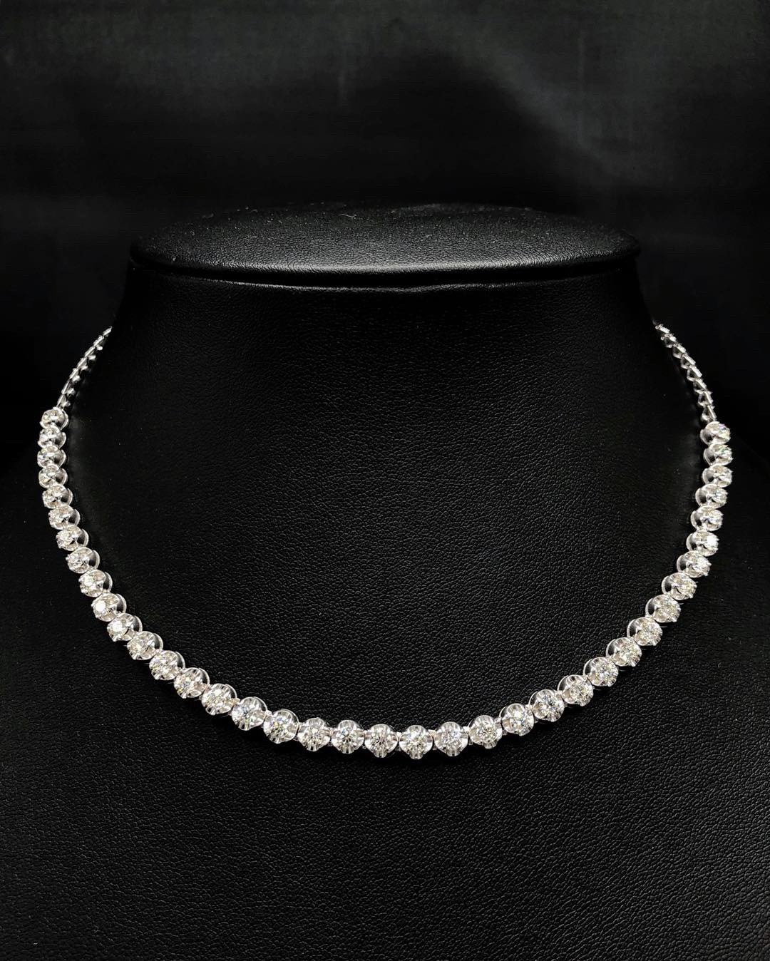 Diamonds Necklace in 18K solid white gold