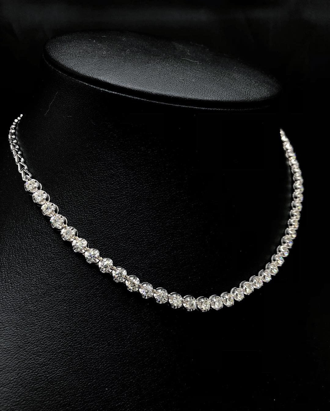 Diamonds Necklace in 18K solid white gold