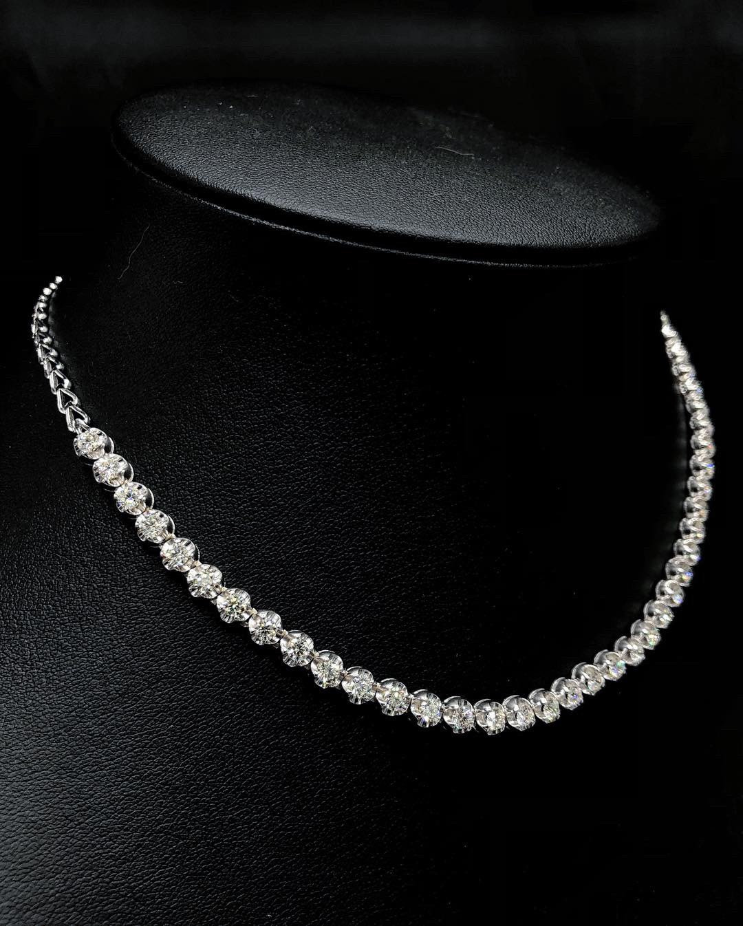 Diamonds Necklace in 18K solid white gold