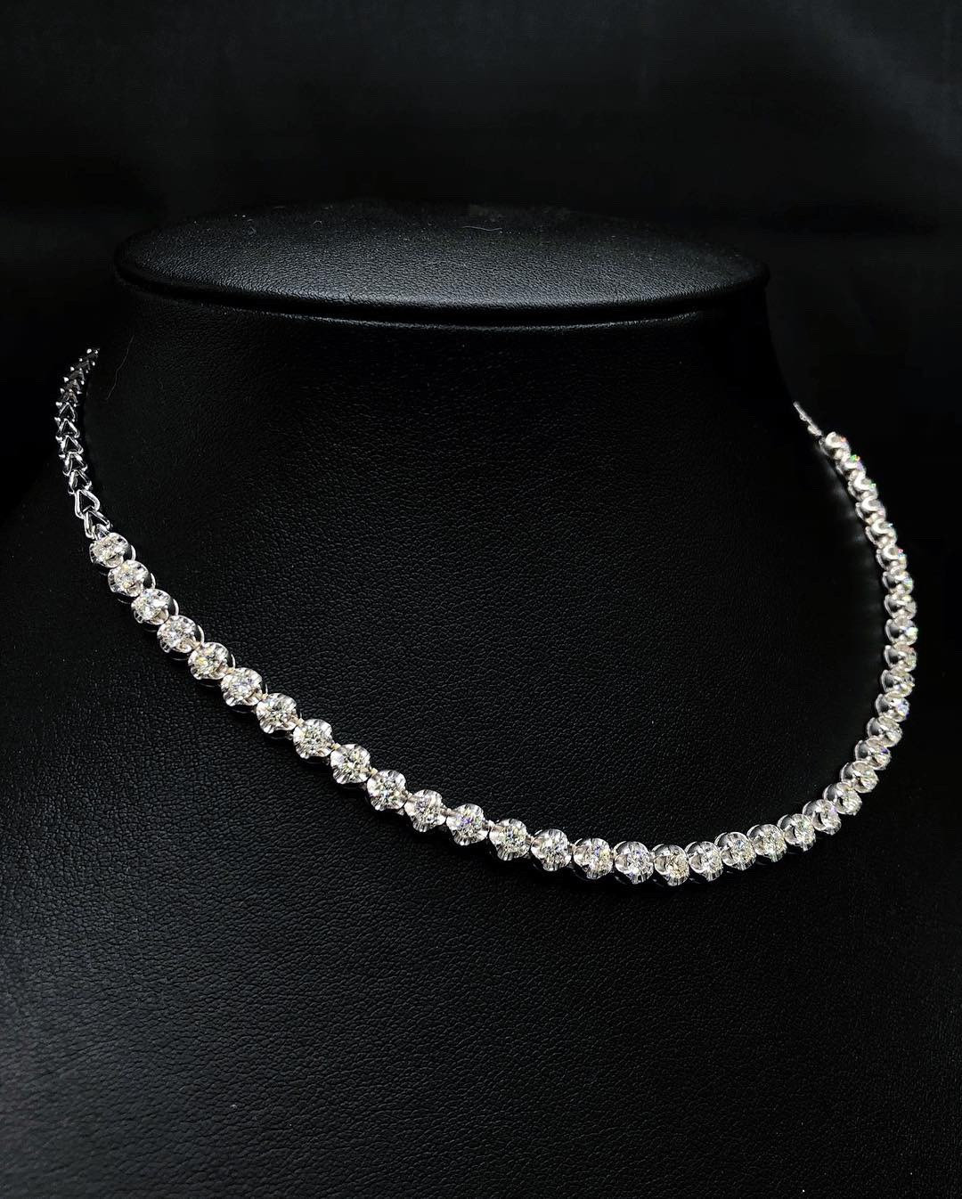 Diamonds Necklace in 18K solid white gold