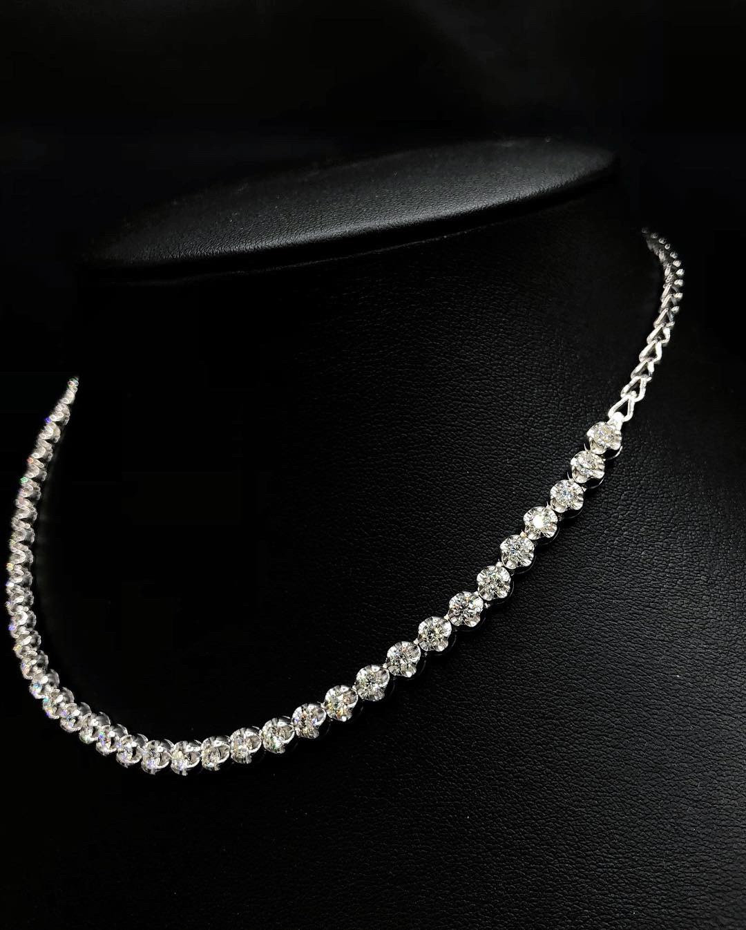 Diamonds Necklace in 18K solid white gold