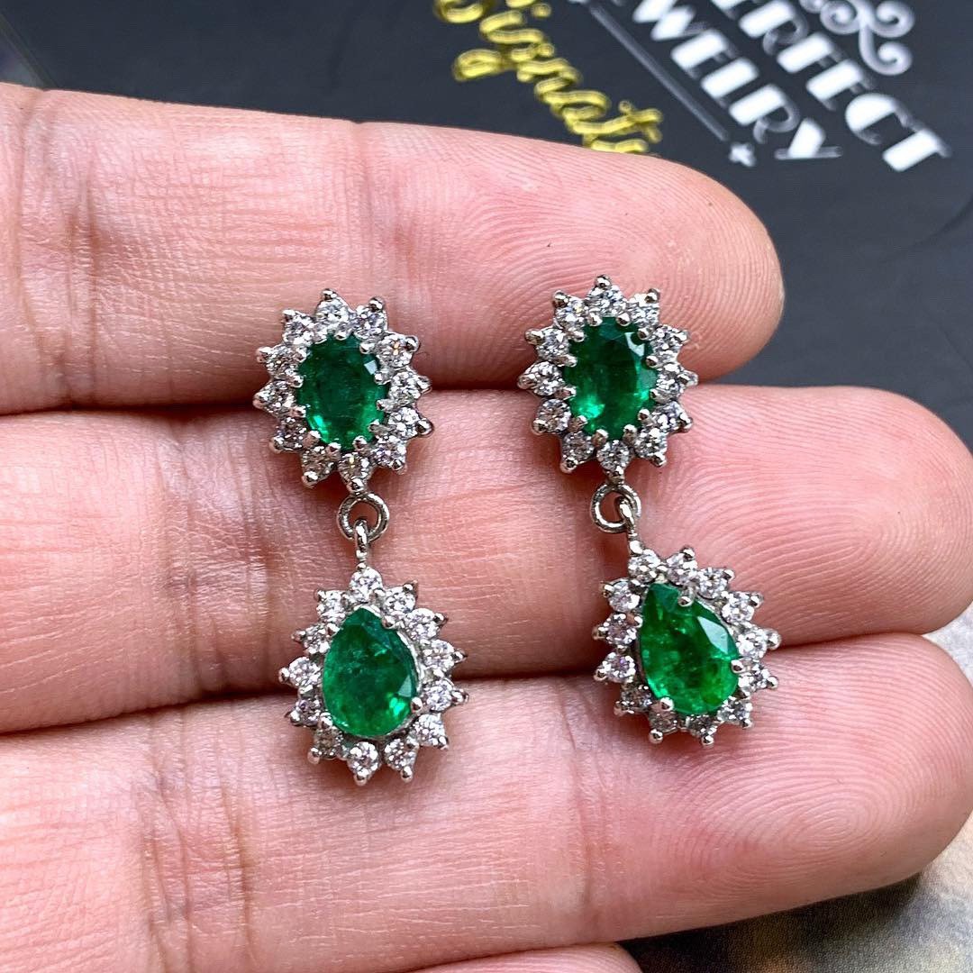 Dangling! 5.32TCW Green Emerald