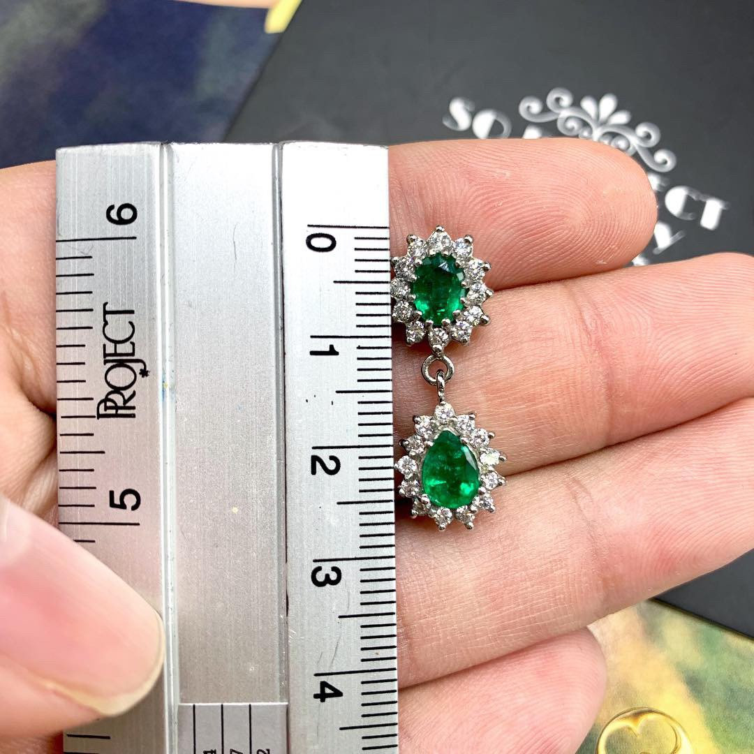 Dangling! 5.32TCW Green Emerald