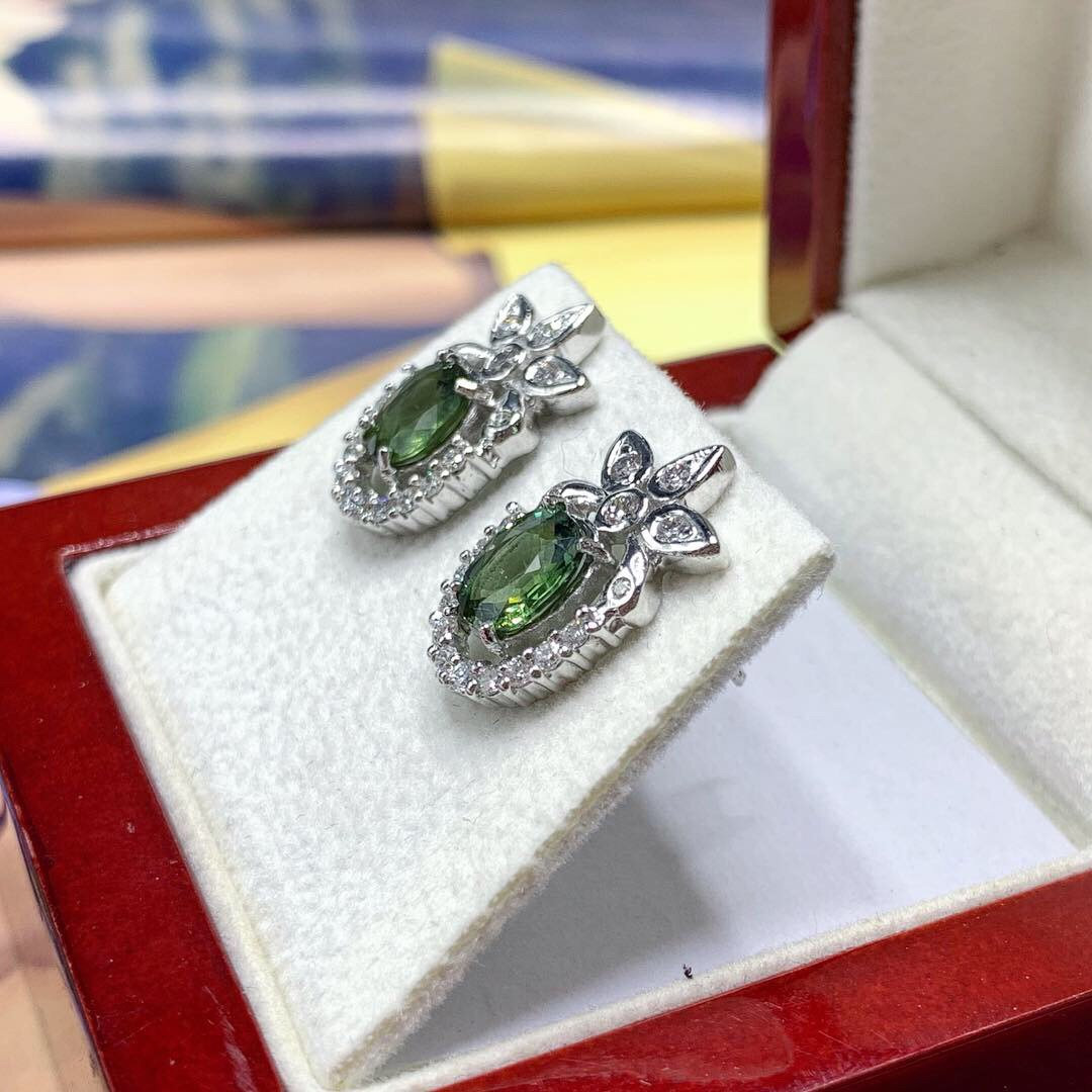 GENUINE! 2.95TCW Green Sapphire