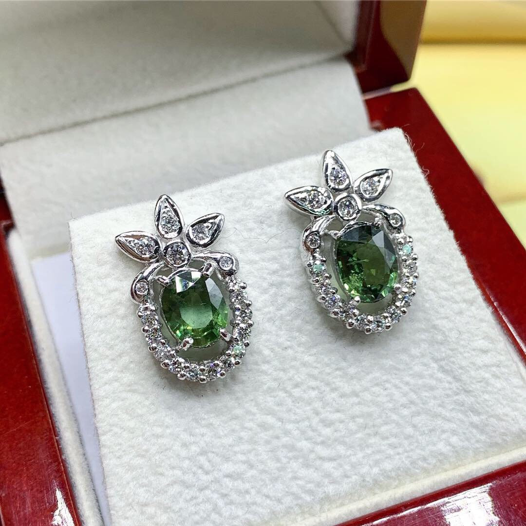 GENUINE! 2.95TCW Green Sapphire