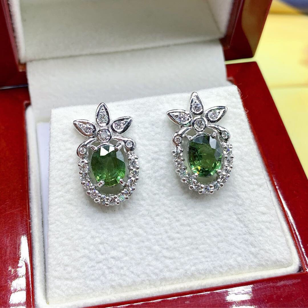 GENUINE! 2.95TCW Green Sapphire