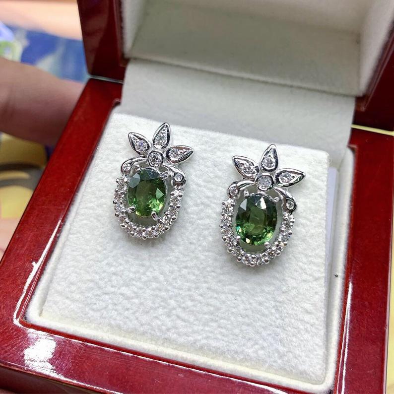 GENUINE! 2.95TCW Green Sapphire