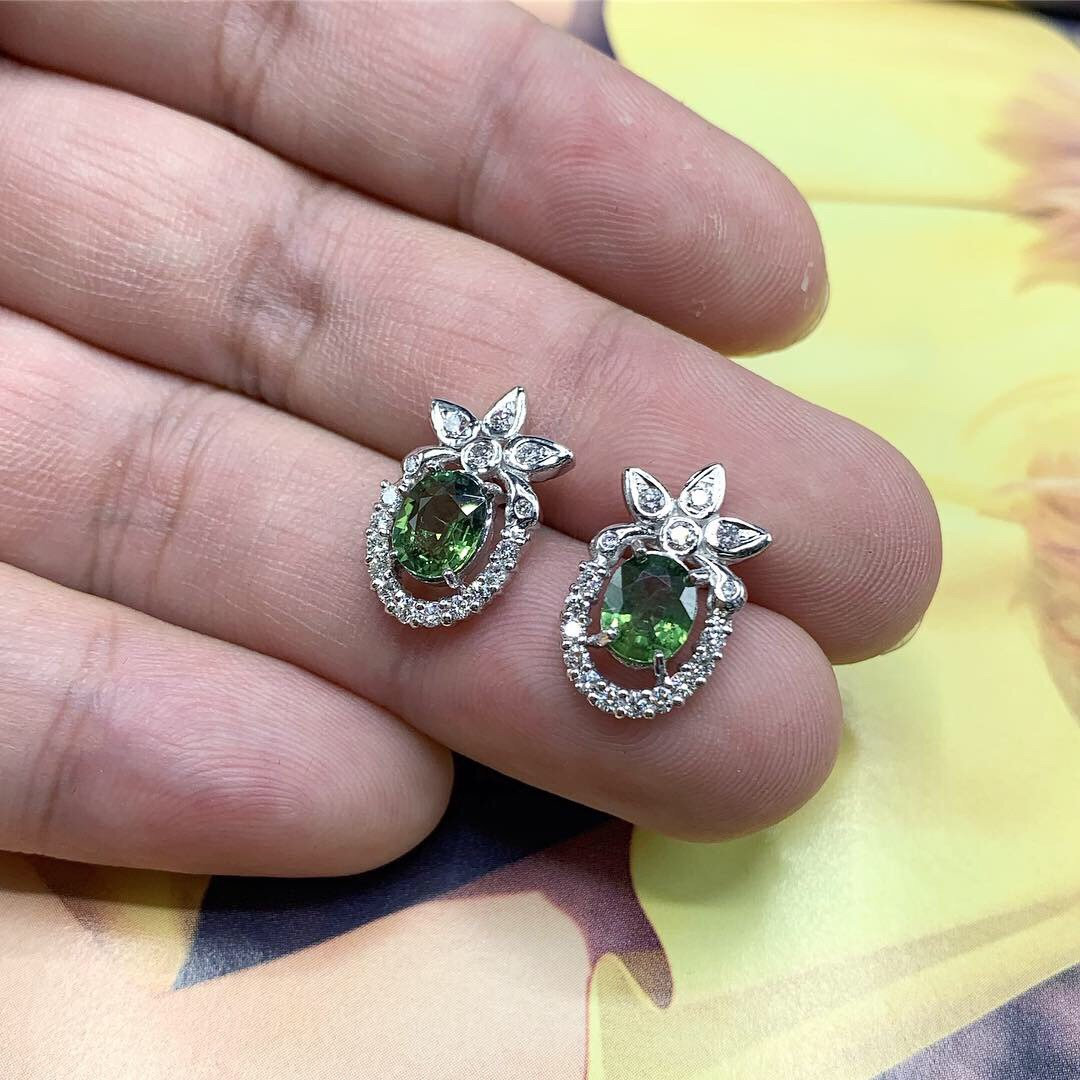 GENUINE! 2.95TCW Green Sapphire