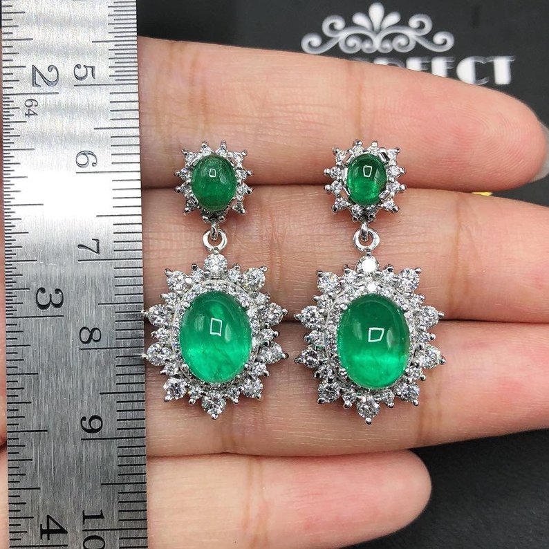 STUNNING 9.58TCW Emerald