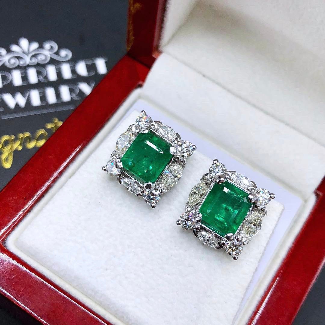 VIVID 7.15TCW Emerald VS Diamonds in 18K solid white gold earrings studs