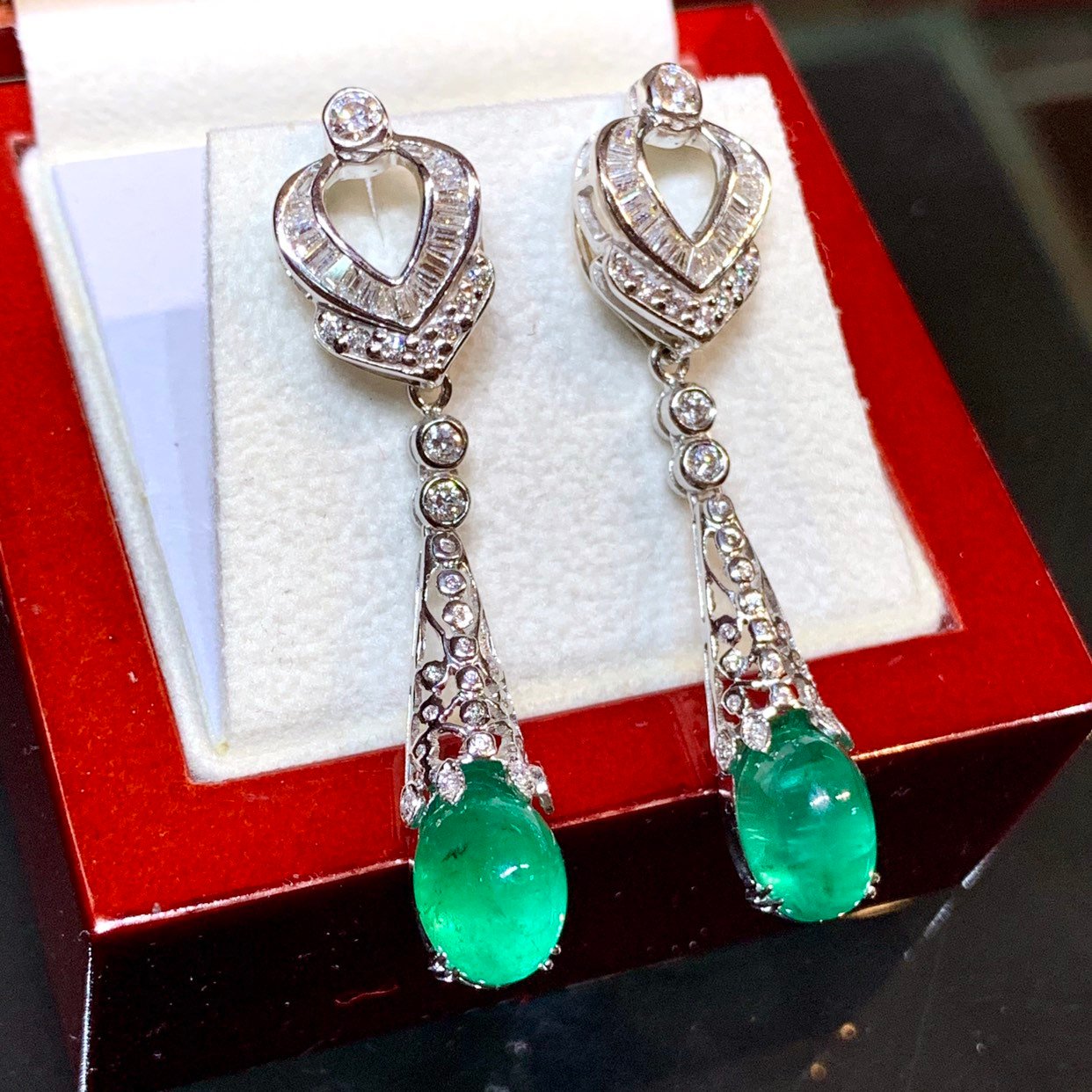 ART-DECO 7.61TCW Emerald VS Diamonds 18k solid white gold earrings