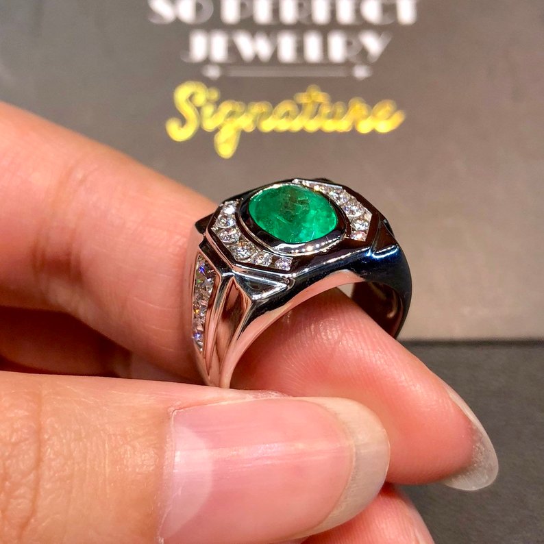 COLOMBIAN 3.83TCW Emerald VS Diamonds in 18k solid white gold ring