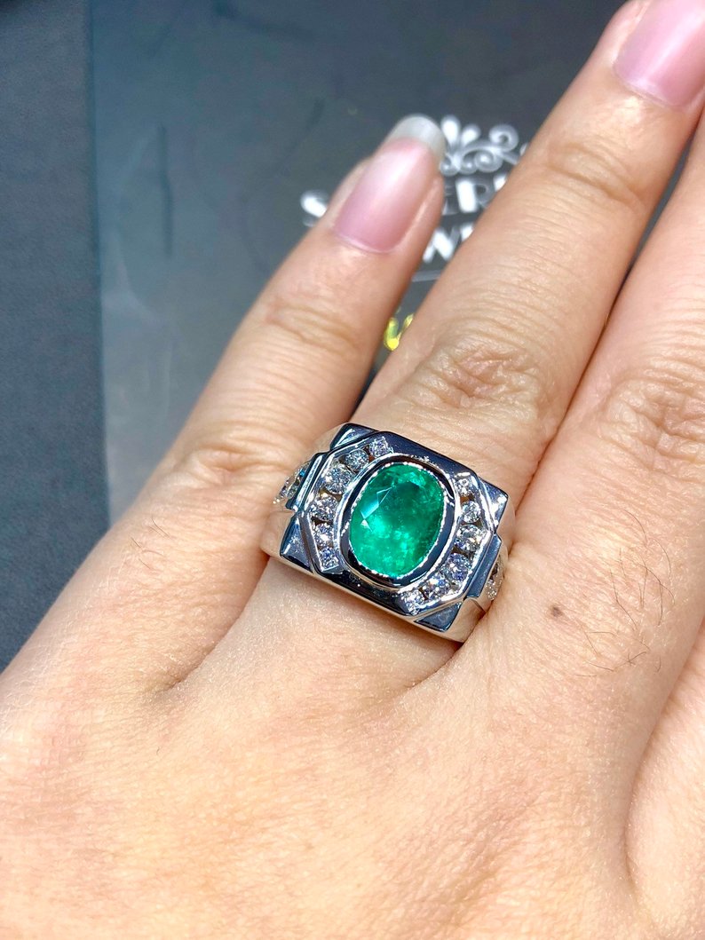 COLOMBIAN 3.83TCW Emerald VS Diamonds in 18k solid white gold ring