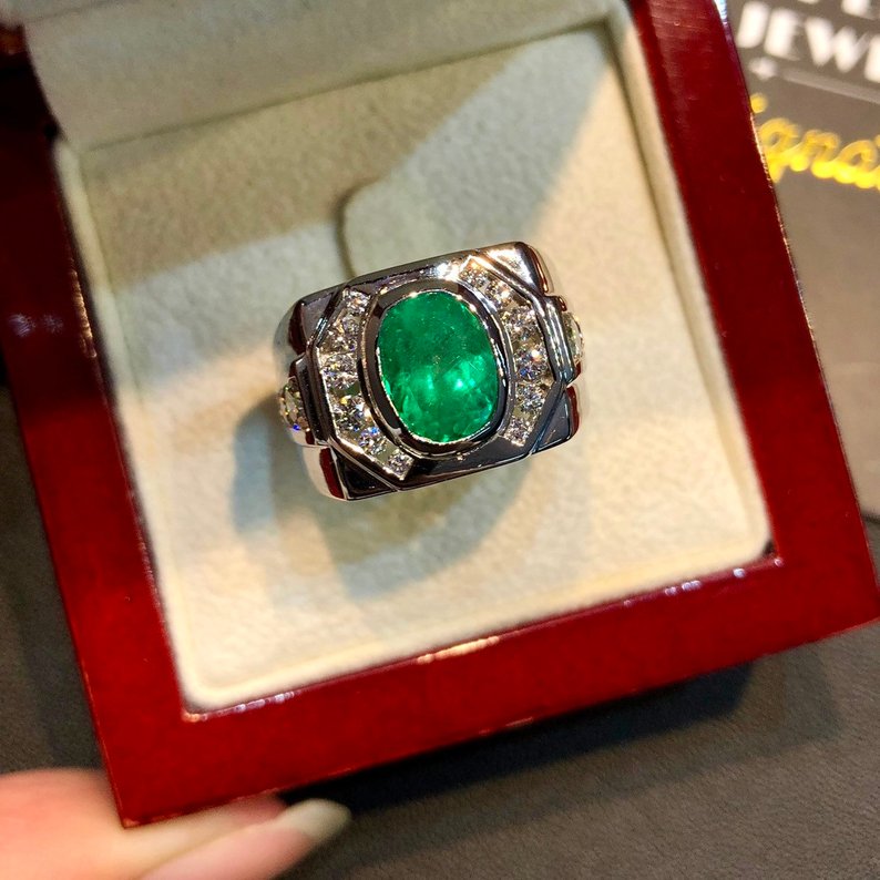 COLOMBIAN 3.83TCW Emerald VS Diamonds in 18k solid white gold ring