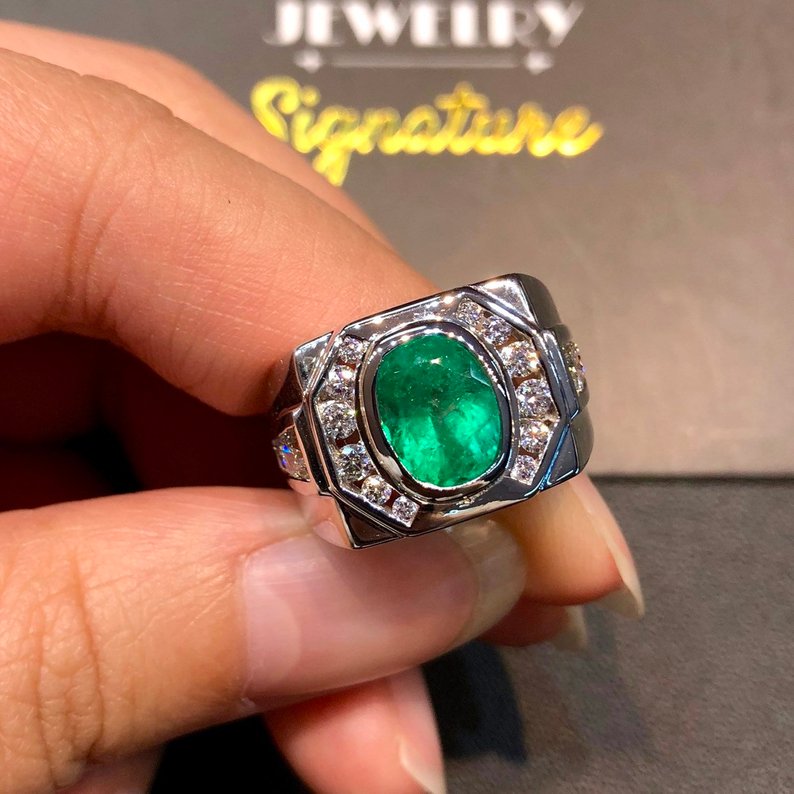 COLOMBIAN 3.83TCW Emerald VS Diamonds in 18k solid white gold ring