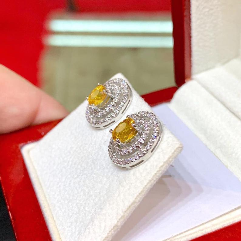 SPARKLING 2.07TCW Yellow Sapphire