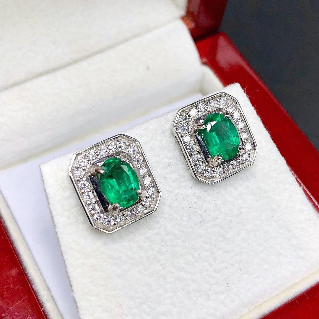 VIVID 2.40TCW Emerald VS Diamonds in 18K solid white gold earrings studs natural