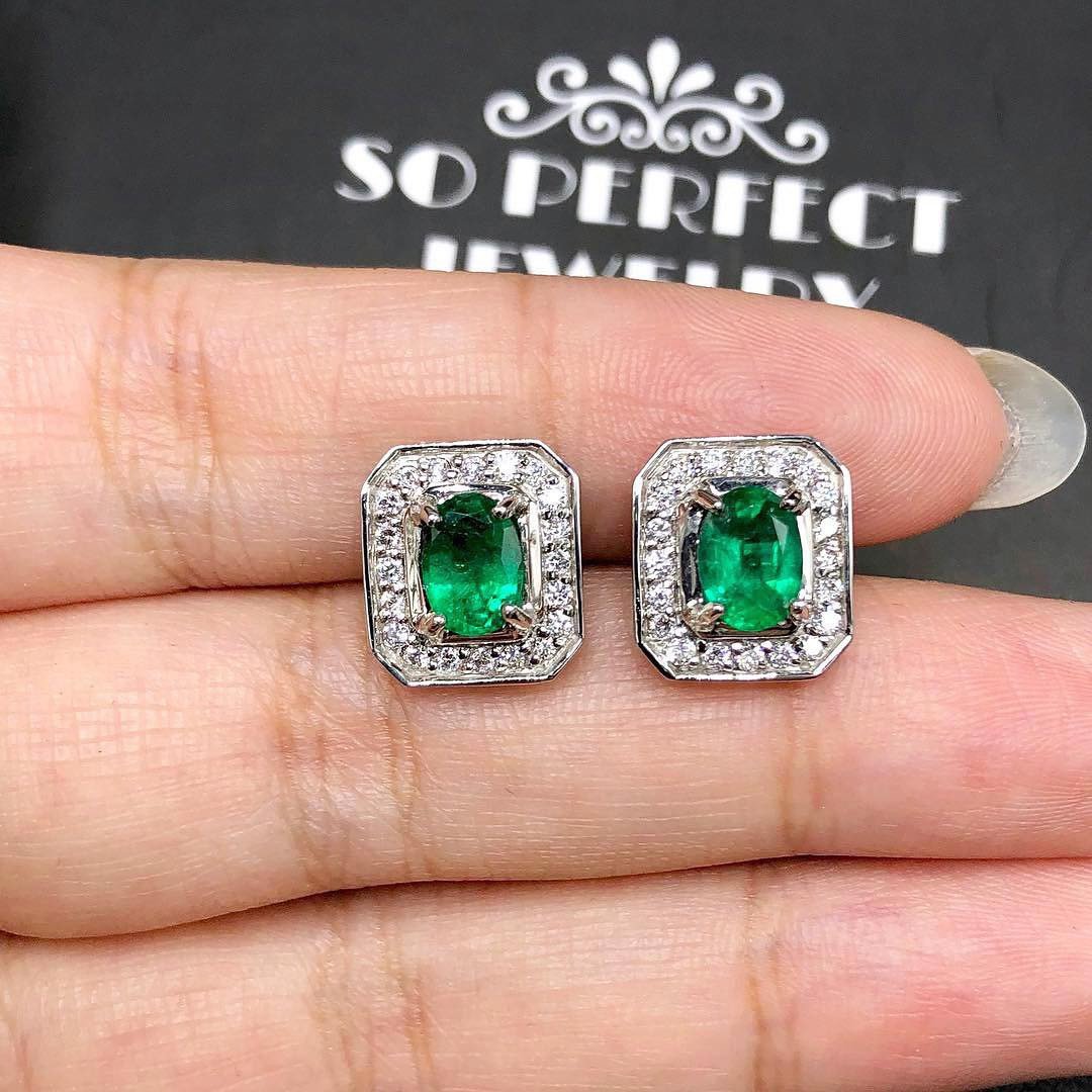 VIVID 2.40TCW Emerald VS Diamonds in 18K solid white gold earrings studs natural