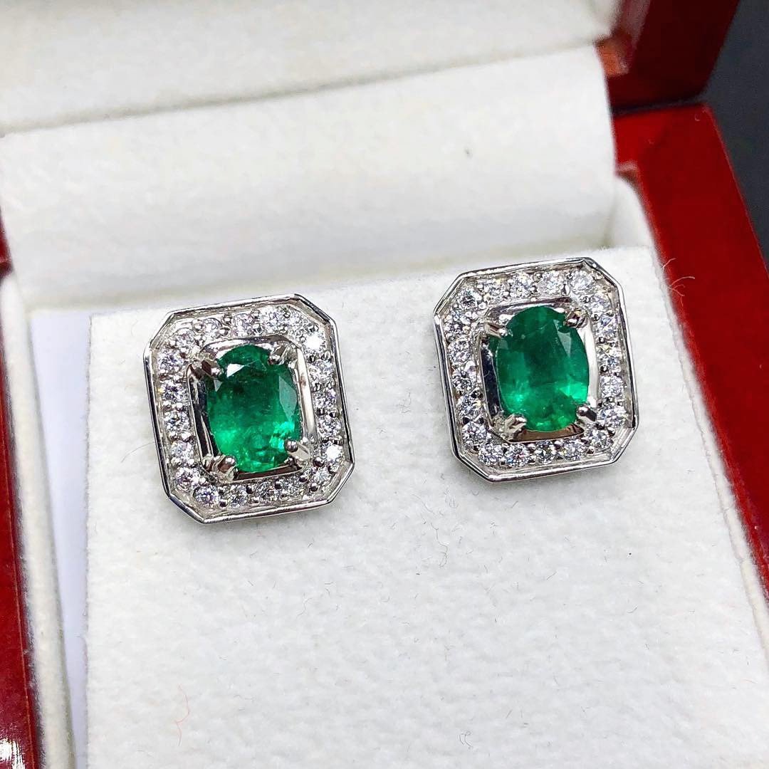 VIVID 2.40TCW Emerald VS Diamonds in 18K solid white gold earrings studs natural