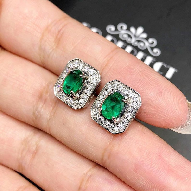 VIVID 2.40TCW Emerald VS Diamonds in 18K solid white gold earrings studs natural