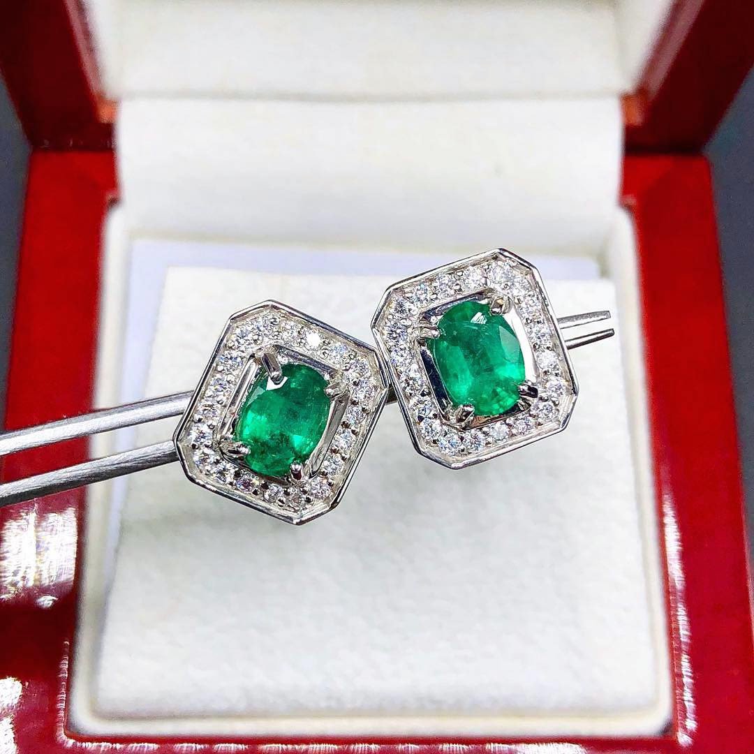 VIVID 2.40TCW Emerald VS Diamonds in 18K solid white gold earrings studs natural