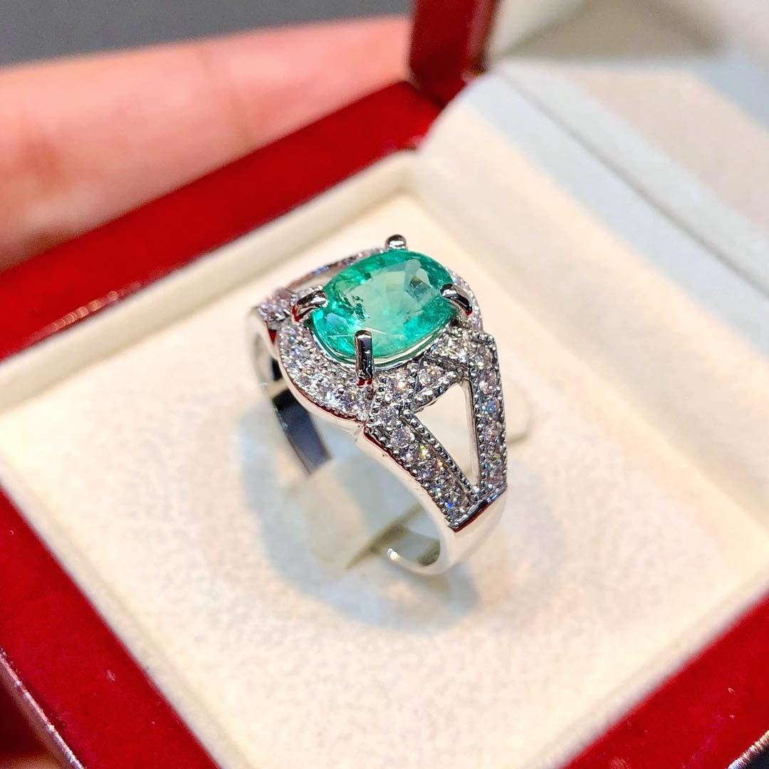 GENUINE 2.52TCW Emerald VS Diamonds in 18k solid white gold ring