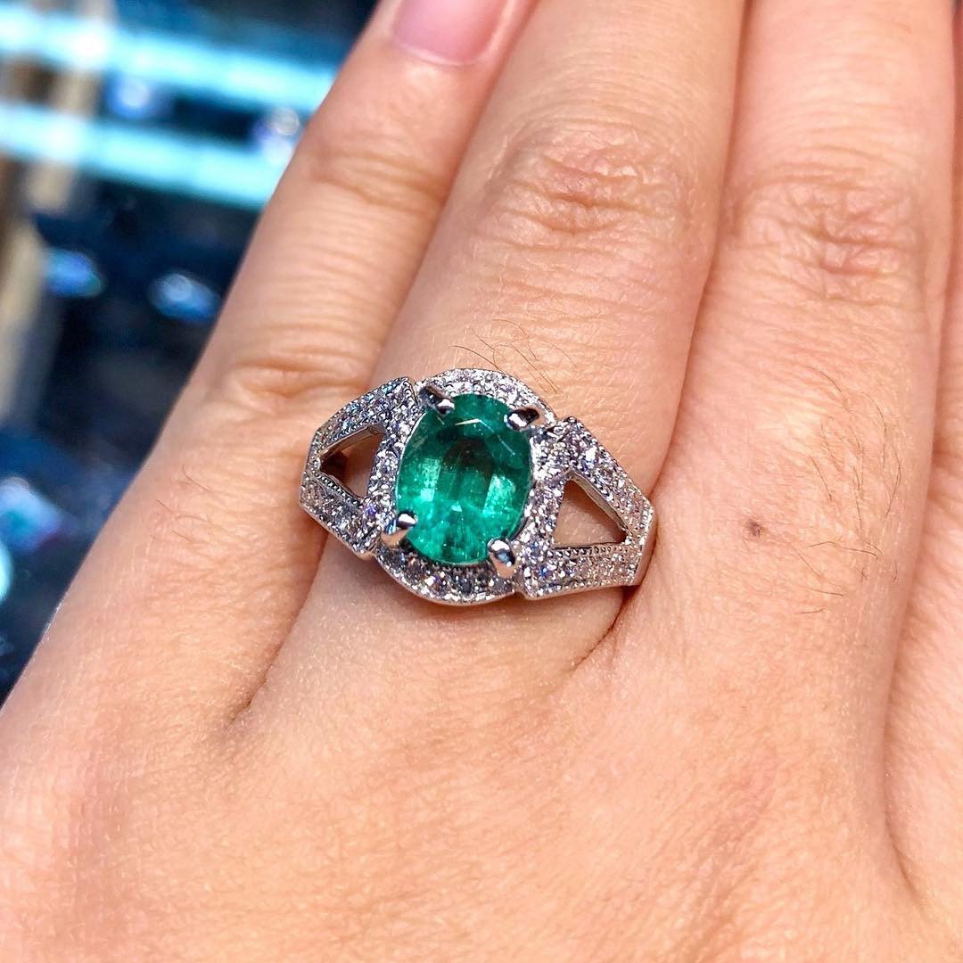 GENUINE 2.52TCW Emerald VS Diamonds in 18k solid white gold ring