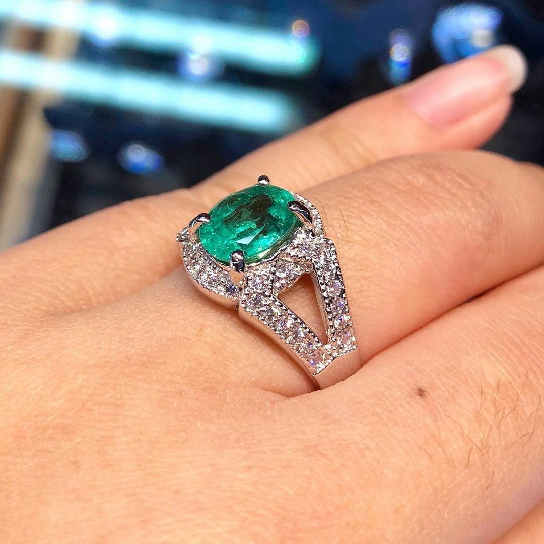 GENUINE 2.52TCW Emerald VS Diamonds in 18k solid white gold ring