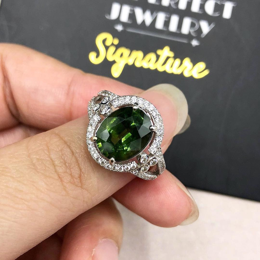 GENUINE 5.10TCW Green Sapphire