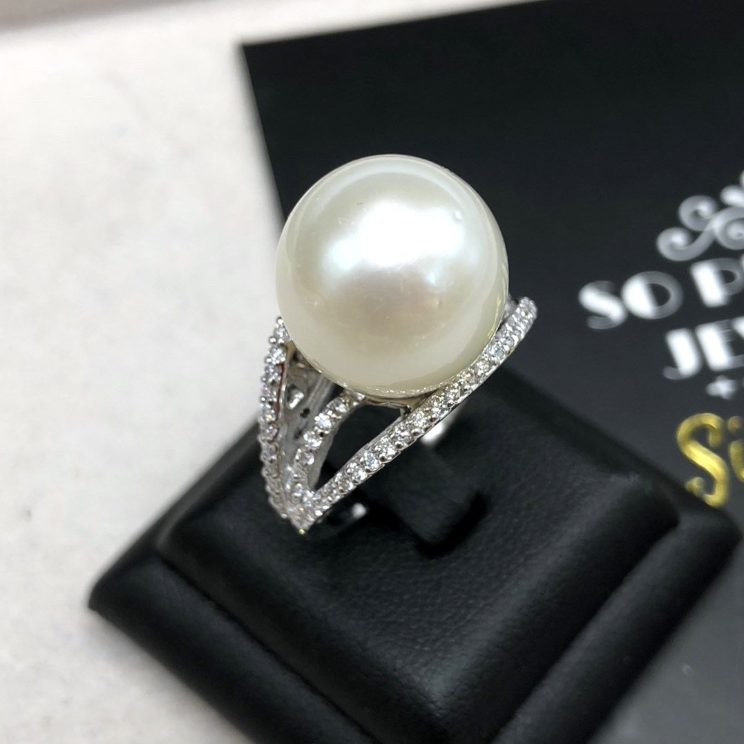 14mm SOUTH SEA Pearl 0.92 ct diamond