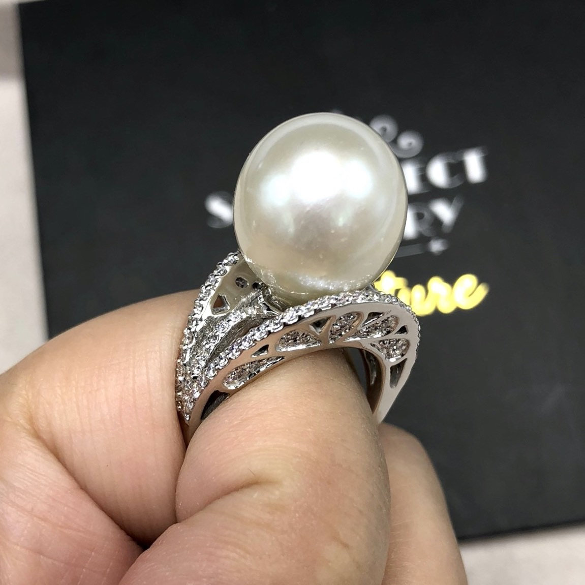 14mm SOUTH SEA Pearl 0.92 ct diamond