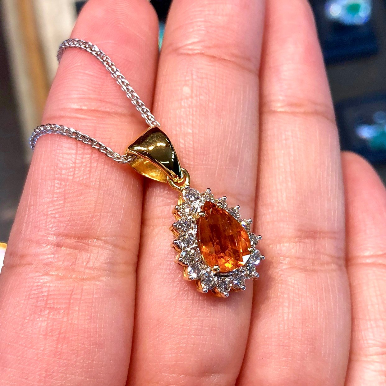 VIVID 3.49TCW ORANGE Sapphire Diamond 18K solid yellow gold pendant necklace