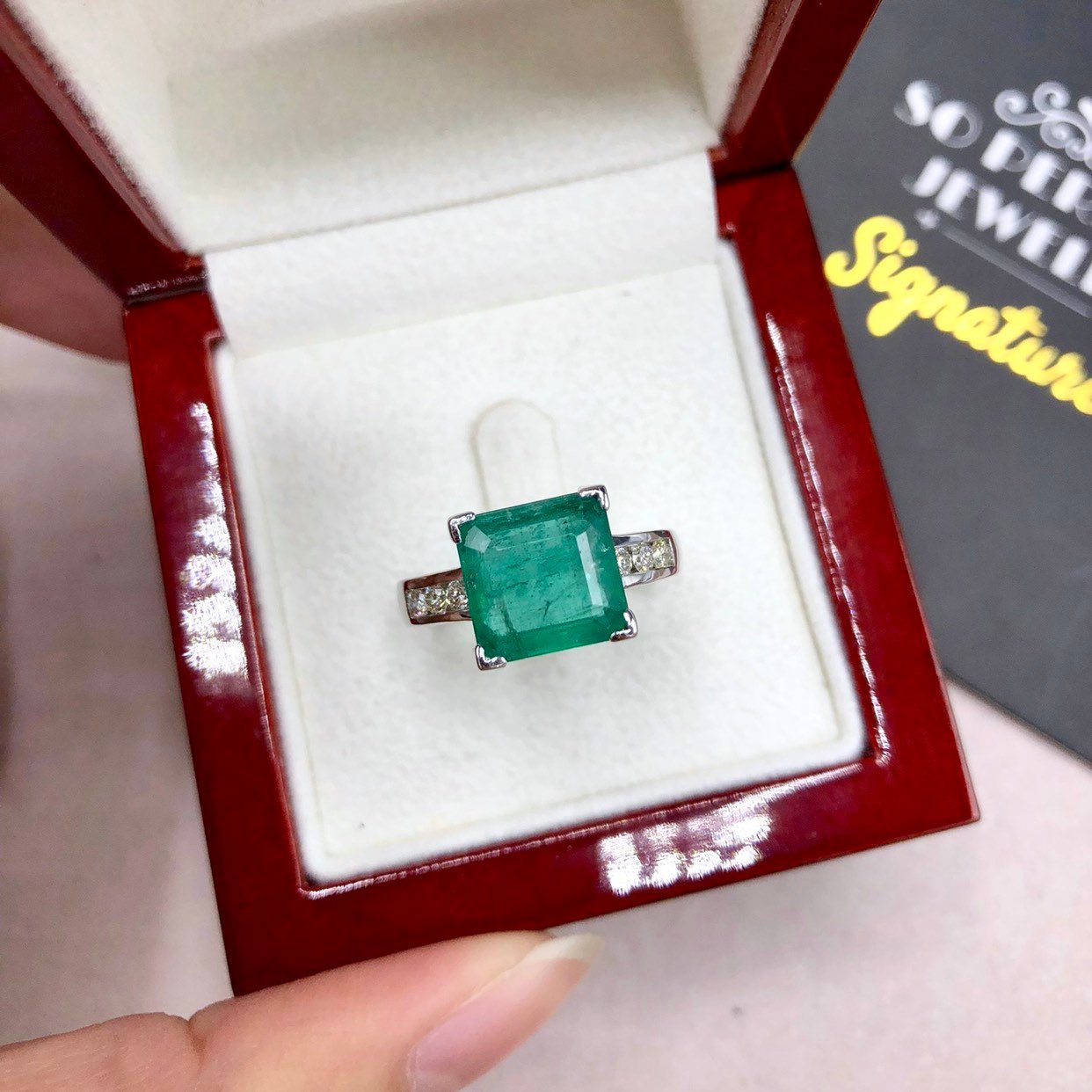 4.85TCW EMERALD & Diamond