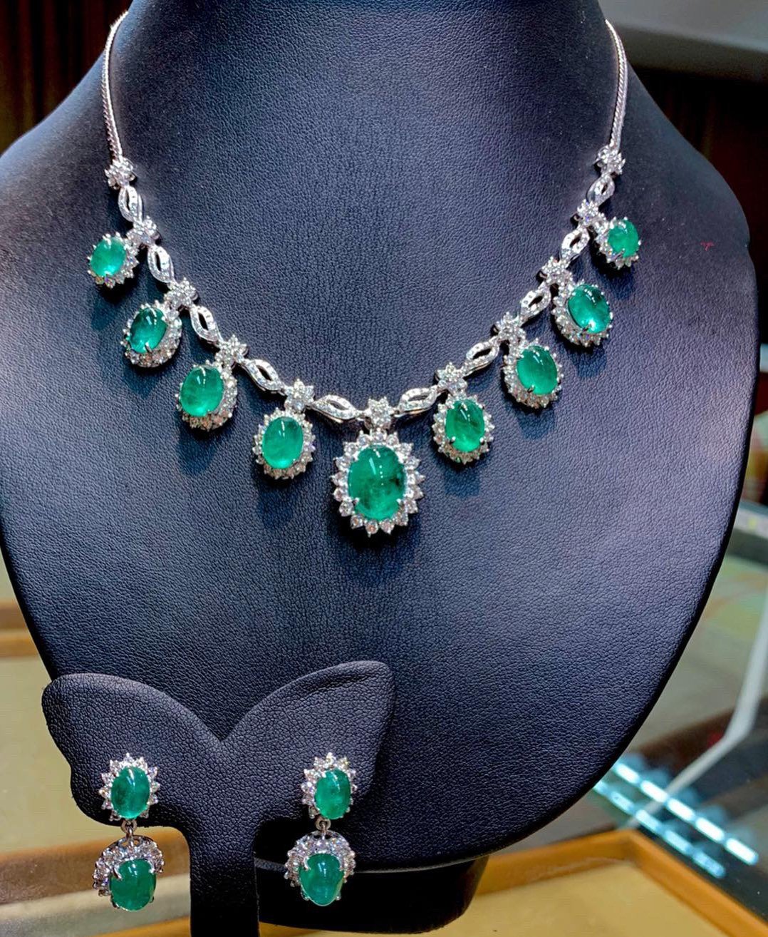 HUGE SET 41.89TCW Emerald Necklace