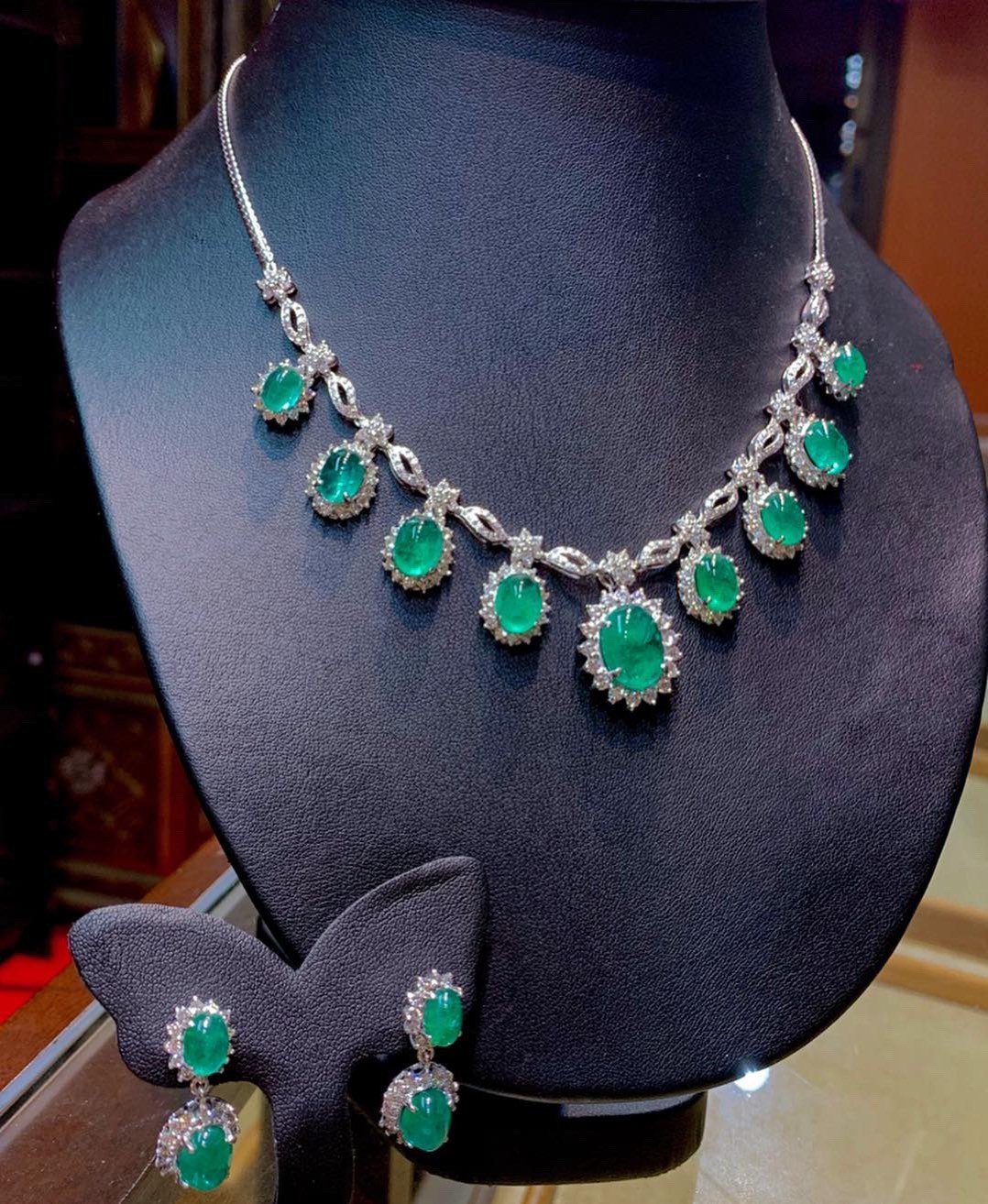 HUGE SET 41.89TCW Emerald Necklace