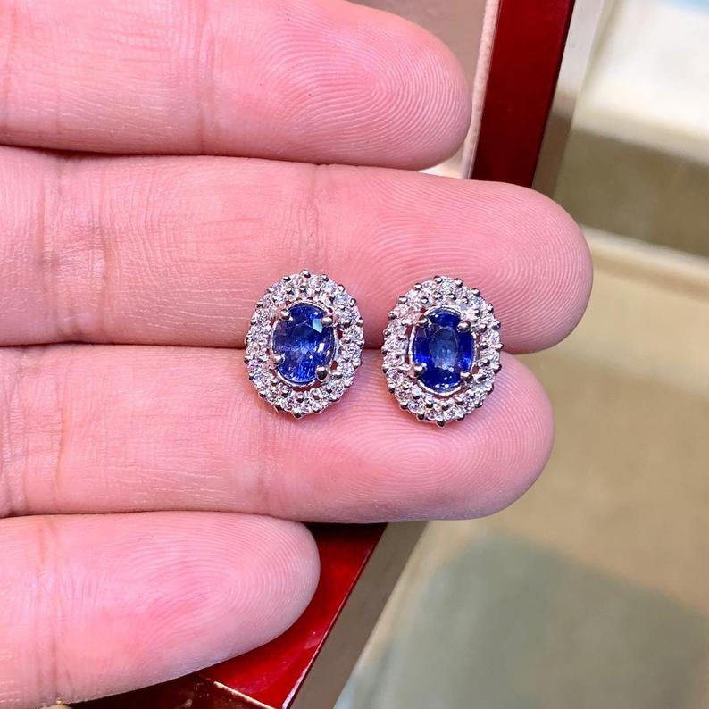 CEYLON 3.02TCW. BLUE Sapphires & Diamonds 18K solid white gold earrings Cornflower sri lanka natural certified stud vintage oval heat light