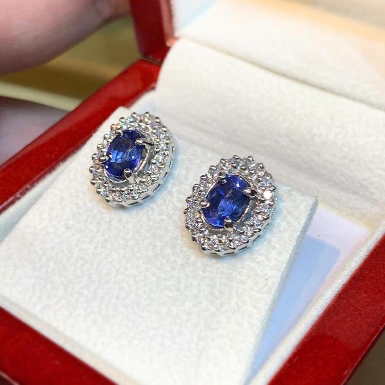 CEYLON 3.02TCW. BLUE Sapphires & Diamonds 18K solid white gold earrings Cornflower sri lanka natural certified stud vintage oval heat light